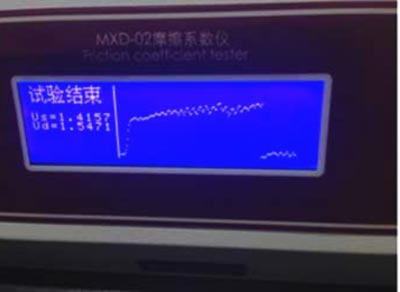 摩擦系數(shù)儀正在檢測(cè)手機(jī)保護(hù)膜摩擦系數(shù) 摩擦系數(shù)儀正在檢測(cè)手機(jī)保護(hù)膜摩擦系數(shù)